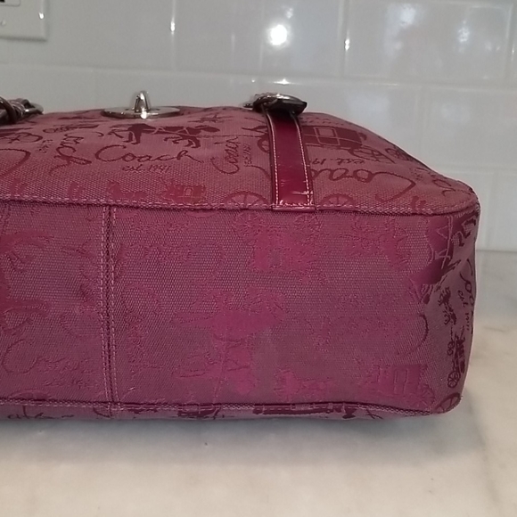 Coach Chelsea Horse & Carriage Convertible Bag - Picture 7 of 16